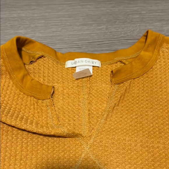 Women's Mustard Top - Picture 4 of 6